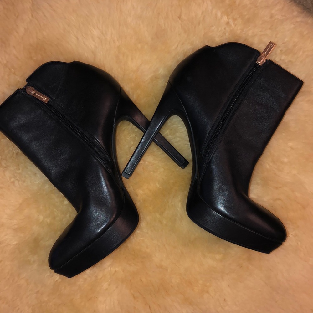 Jessica Simpson black bootie